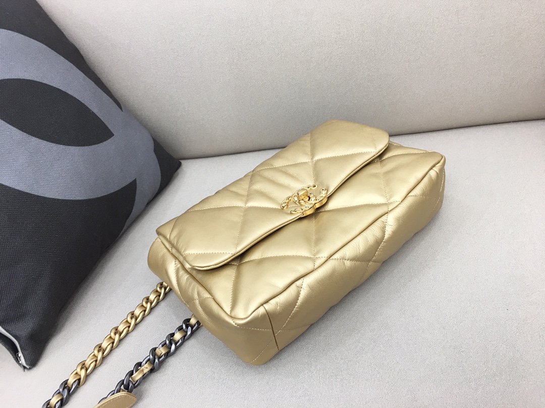 Lambskin 19 Large Handbag Flap Bag AS1161 Gold